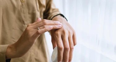 best time of day to apply estrogen cream