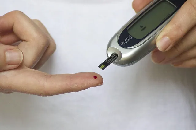Infographic showing key times to check blood sugar: Fasting, Before Meals, After Meals