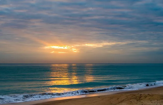 Person scrolling through Instagram on a smartphone on a cozy Sunday morning